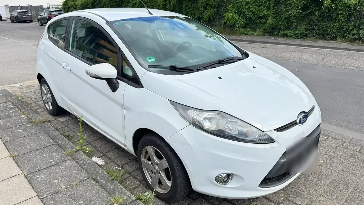 Gebraucht Ford Fiesta 86 PS (63 kW) 2012 Weiß Kleinwagen