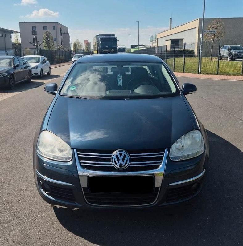 Second-hand VW Jetta 116 CP (85 kW) 2006 Gri Berlinǎ