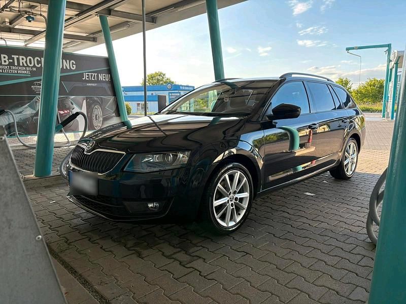 Gebraucht Skoda Octavia 150 PS (110 kW) 2016 Schwarz Kleinwagen