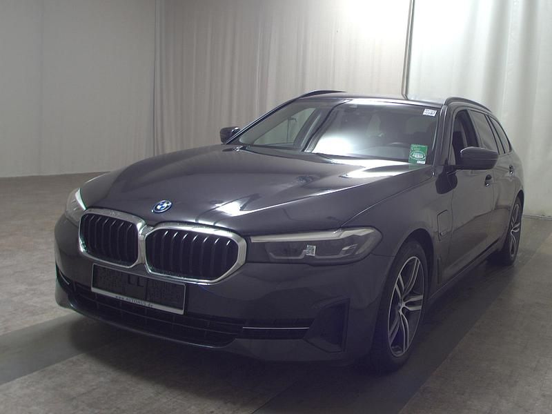 Gebraucht BMW 530e 292 PS (214 kW) 2023 Grau Kombi