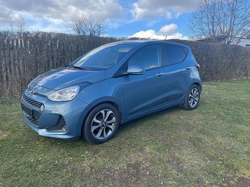 Gebraucht Hyundai i10 87 PS (63 kW) 2016 Blau Kleinwagen
