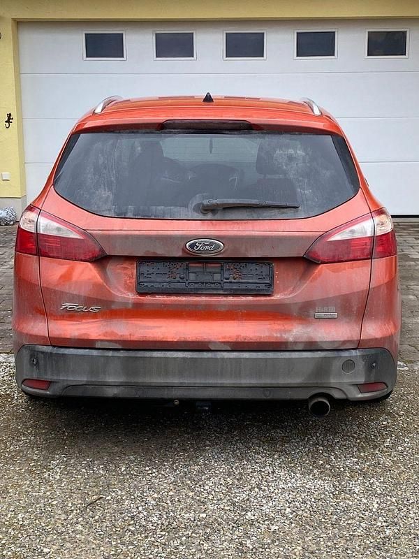Gebraucht Ford Focus Titanium 150 PS (110 kW) 2012 Orange Kombi