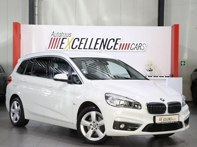 Weiß Gebraucht 2017 BMW 218 Gran Tourer Luxury Line Van / Kleinbus | 16.444 € (Fairer Preis) - Bild 1/4
