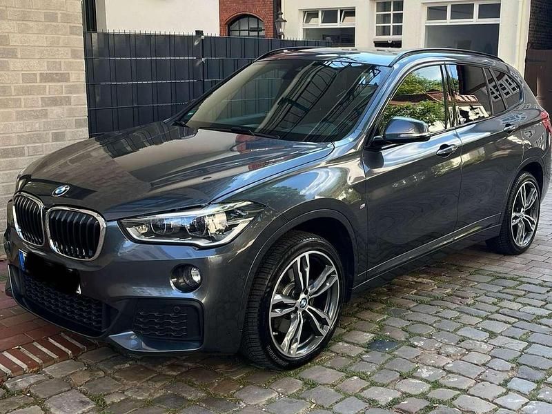 Grau Gebraucht 2019 BMW X1 M Sport SUV | 26.499 € (Fairer Preis) - Bild 1/4