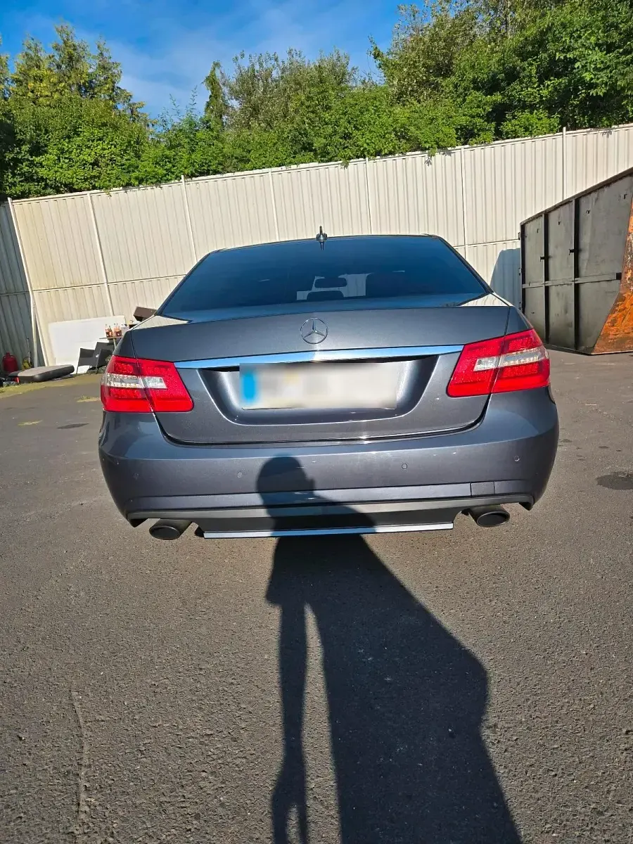 Gebraucht Mercedes E350 AMG line 292 PS (214 kW) 2009 Grau Limousine