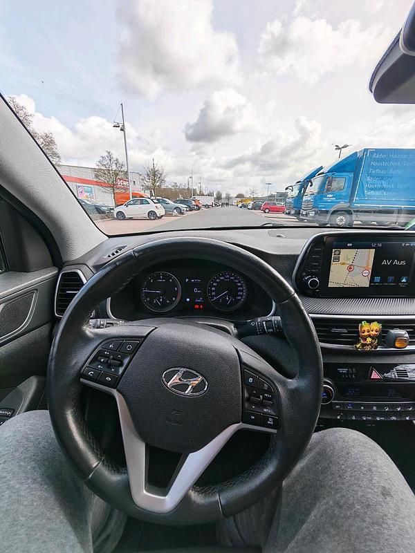 Gebraucht Hyundai Tucson 136 PS (100 kW) 2019 Grau SUV