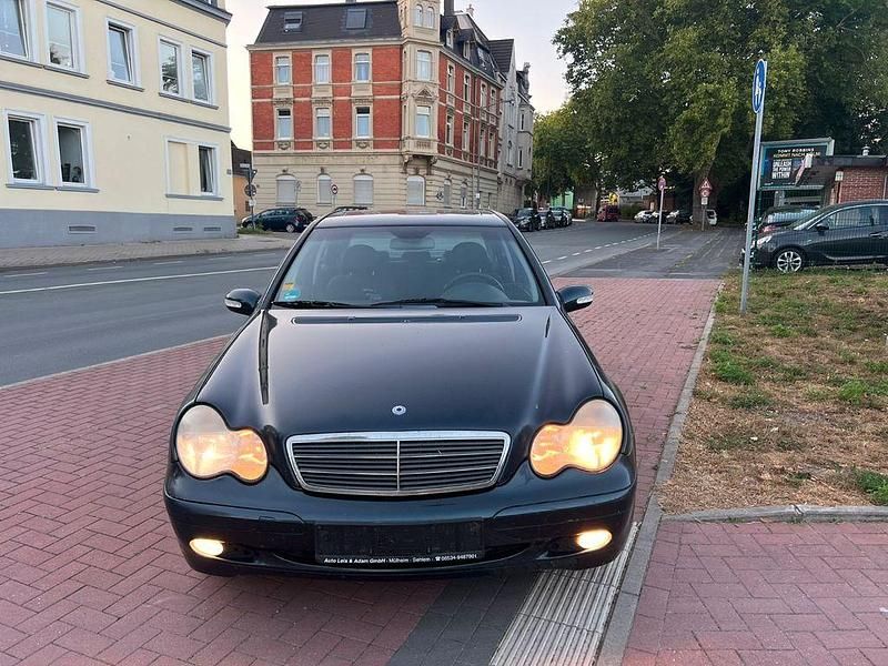 Blau Gebraucht 2001 Mercedes C180 Classic Limousine | 1.290 € (Superpreis) - Bild 1/4