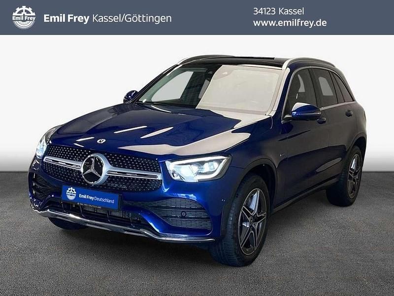 Dunkel blau metallic Gebraucht 2020 Mercedes GLC300e AMG SUV | 39.350 € (Fairer Preis) - Bild 1/4