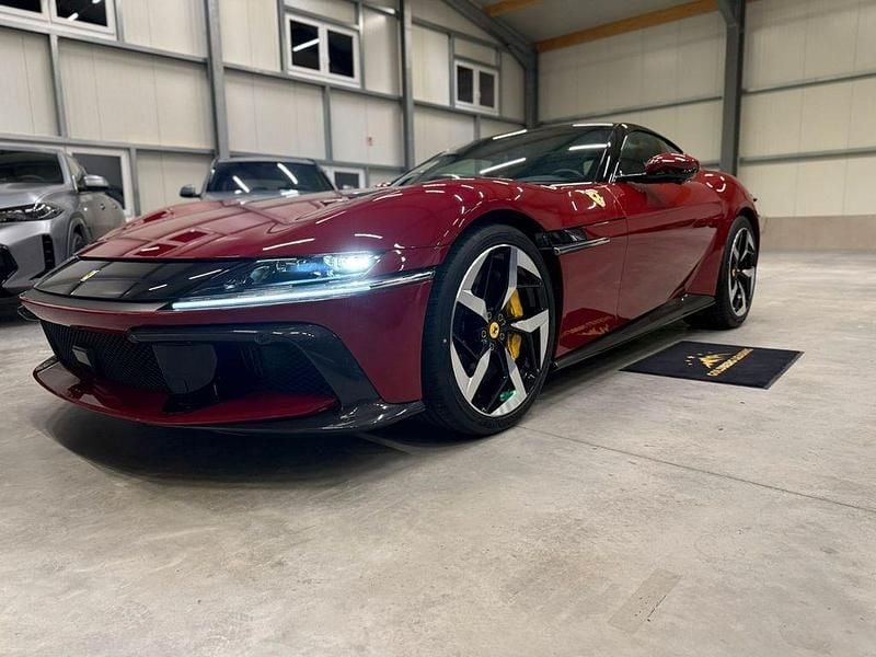 Rosso mugello 325 Neu 2025 Ferrari 12Cilindri Coupé | 547.399 € - Bild 1/4