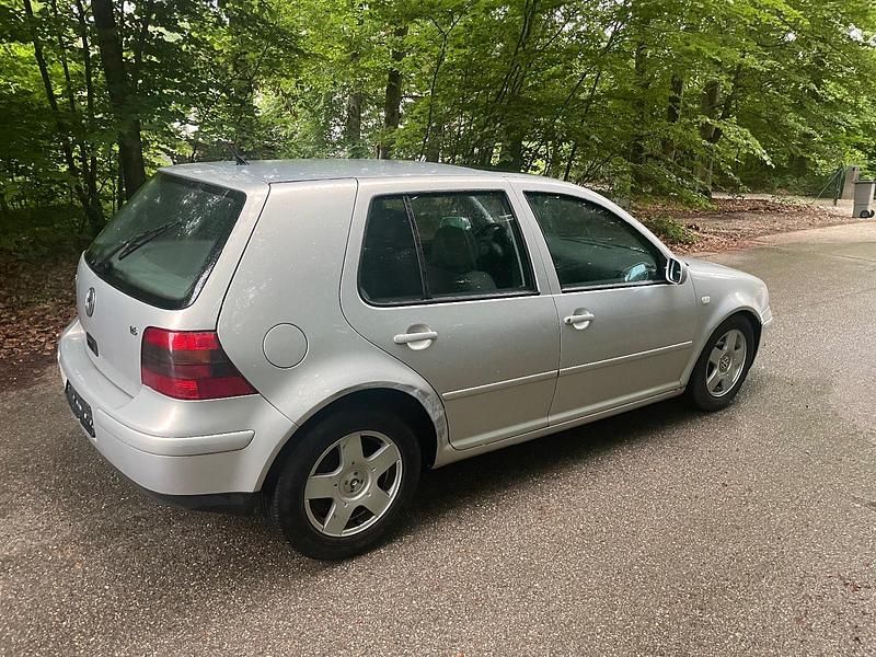 Gebraucht VW Golf IV 115 PS (84 kW) 2000 Silber Kleinwagen