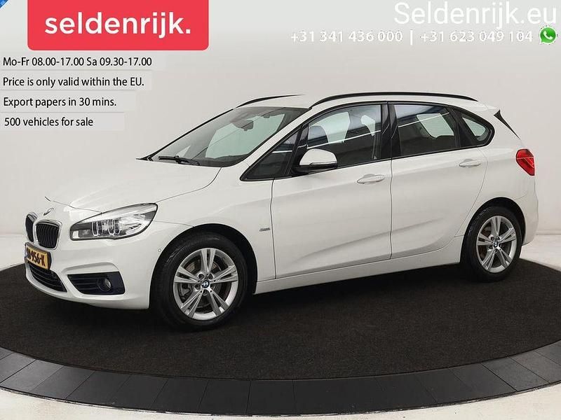 Weiß Gebraucht 2018 BMW 220 Active Tourer Executive Van / Kleinbus | 17.400 € (Guter Preis) - Bild 1/4