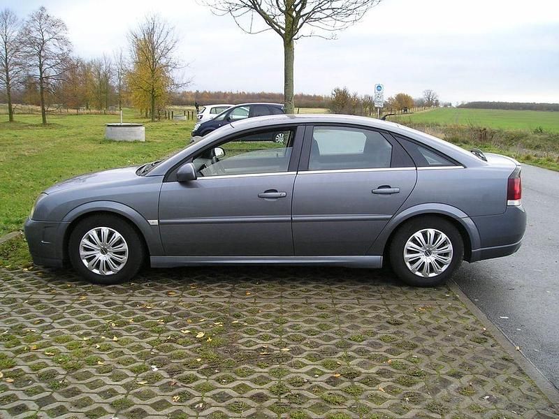 Grau Gebraucht 2003 Opel Vectra GTS Limousine | 2.750 € (Fairer Preis) - Bild 1/4