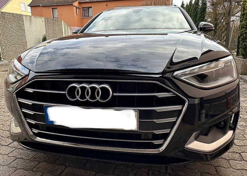 Gebraucht Audi A4 Advanced 163 PS (119 kW) 2020 Schwarz Kombi