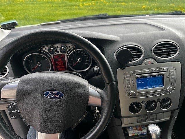 Gebraucht Ford Focus Viva 100 PS (73 kW) 2010 Silber Kombi