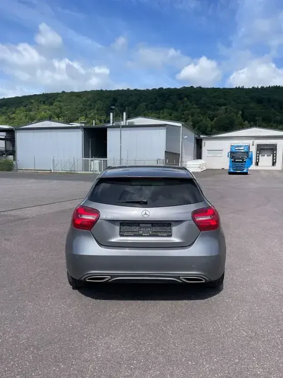 Gebraucht Mercedes A180 109 PS (80 kW) 2017 Grau Kleinwagen