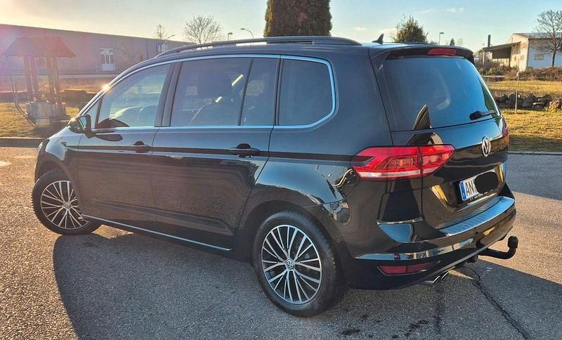 Gebraucht VW Touran Highline 190 PS (139 kW) 2017 Schwarz Van / Kleinbus