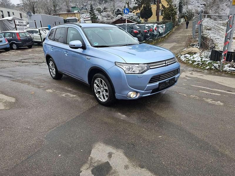 Gebraucht Mitsubishi Outlander P-HEV Plus 121 PS (88 kW) 2015 Bluish silver SUV