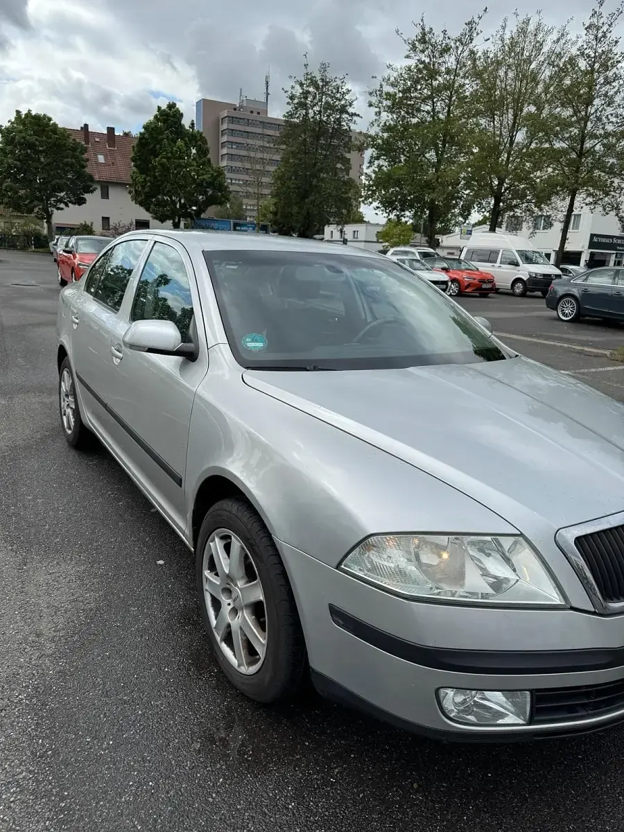 Używany Skoda Octavia 102 KM (75 kW) 2005 Srebrny Sedan/Limuzyna