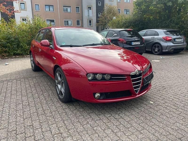 Rot Gebraucht 2012 Alfa Romeo 159 Turismo Limousine | 8.950 € (Fairer Preis) - Bild 1/4