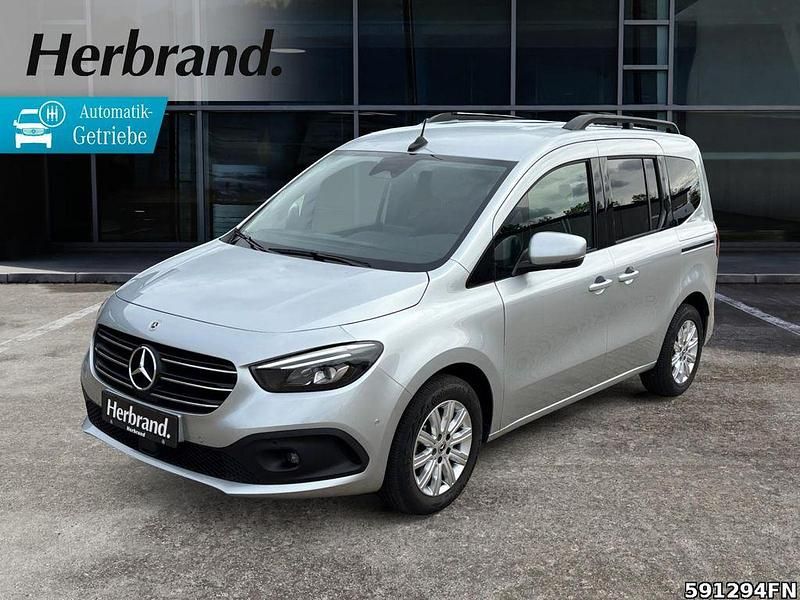 Gebraucht Mercedes T180 116 PS (85 kW) 2025 Silber Van / Kleinbus