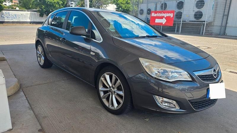 Grau Gebraucht 2011 Opel Astra Innovation Limousine | 3.500 € (Superpreis) - Bild 1/4
