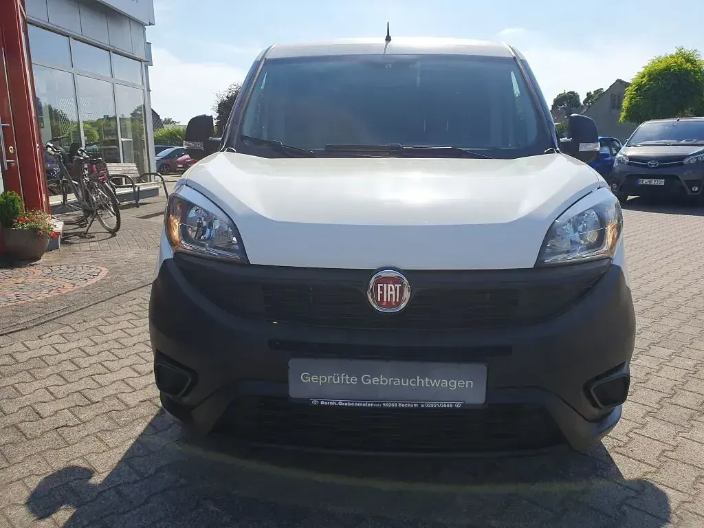 Gebraucht Fiat Doblò 95 PS (69 kW) 2019 Weiß Van / Kleinbus
