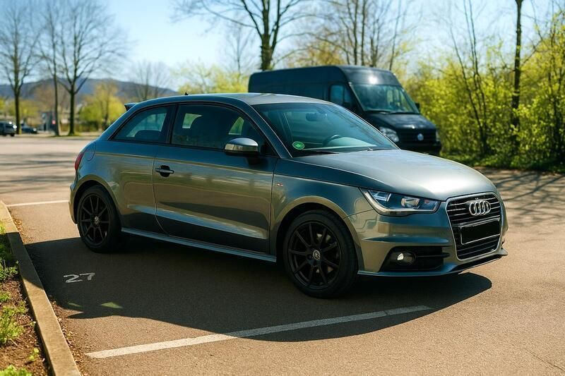 Grau Gebraucht 2011 Audi A1 S-Line Kleinwagen | 7.500 € (Superpreis) - Bild 1/4