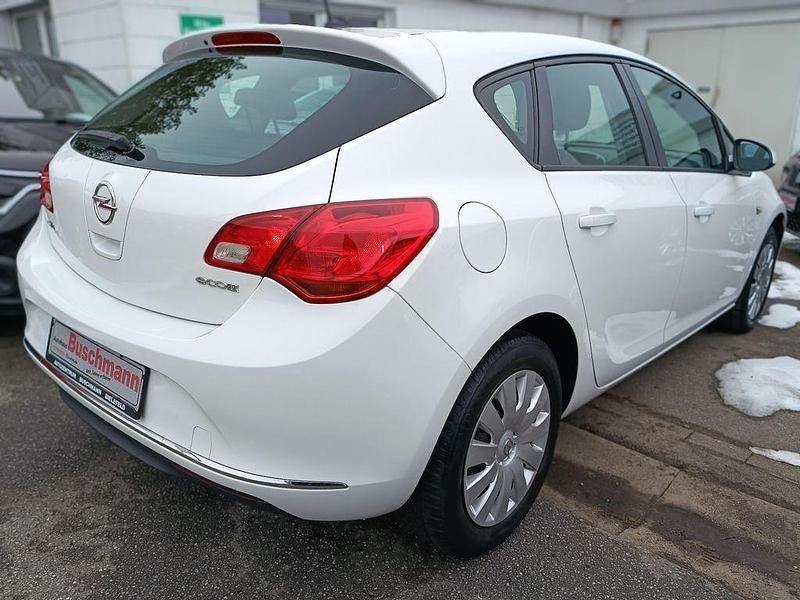 Gebraucht Opel Astra Selection 87 PS (63 kW) 2013 Weiß Limousine
