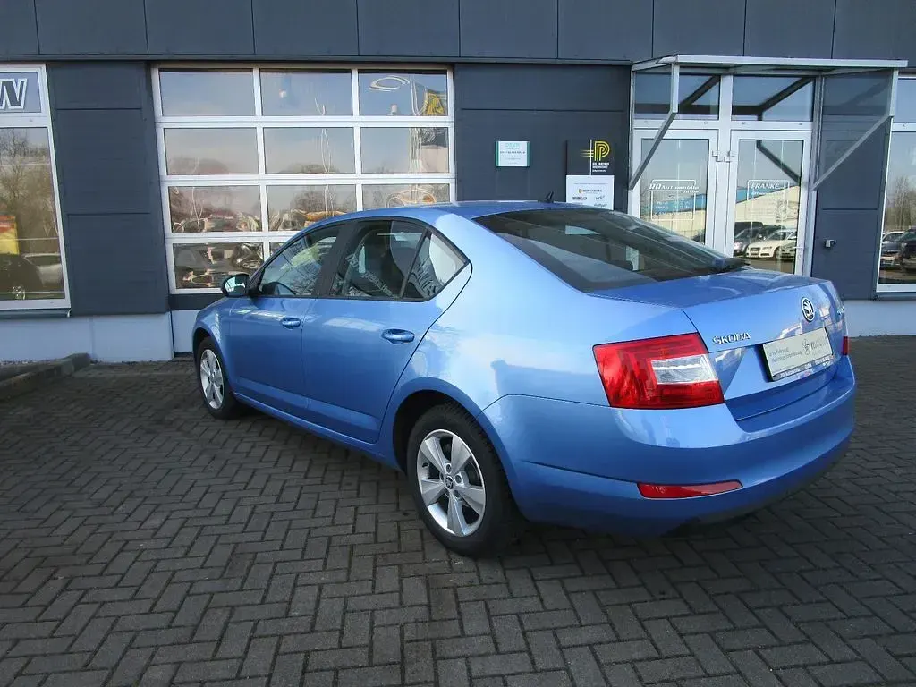 Gebraucht Skoda Octavia Elegance 105 PS (77 kW) 2013 Blau Limousine