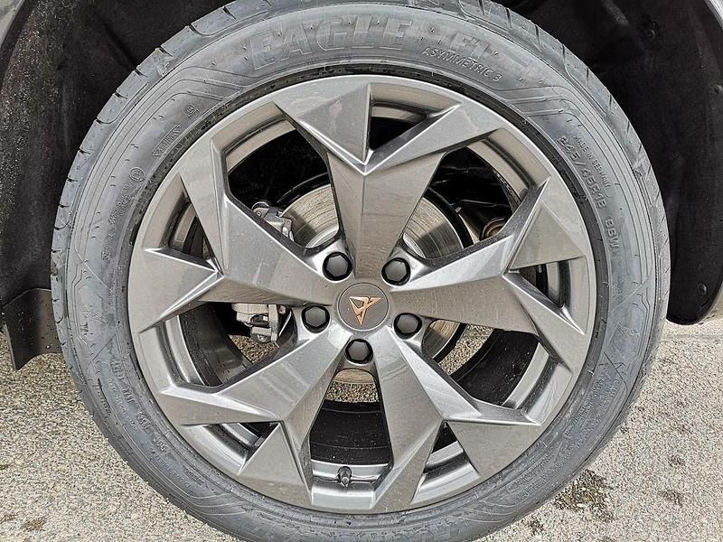 Neu Cupra Formentor 190 PS (139 kW) 2026 Magneticgrau metallic SUV