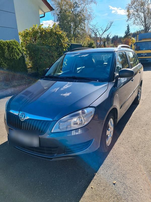 Grau Gebraucht 2010 Skoda Fabia Kombi | 1.800 € (Guter Preis) - Bild 1/4