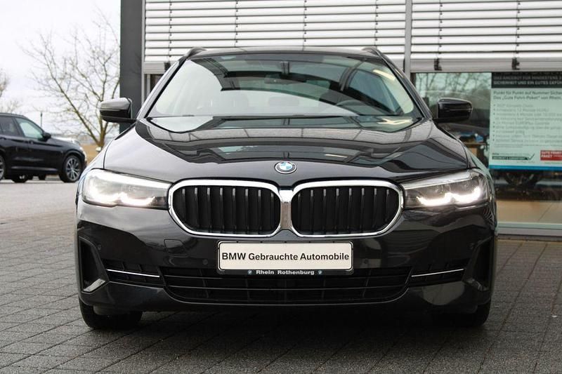 Gebraucht BMW 520 190 PS (139 kW) 2022 Black saphire Kombi