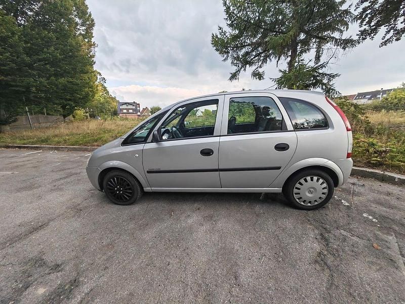 Silber Gebraucht 2004 Opel Meriva Cosmo Van / Kleinbus | 995 € (Superpreis) - Bild 1/3
