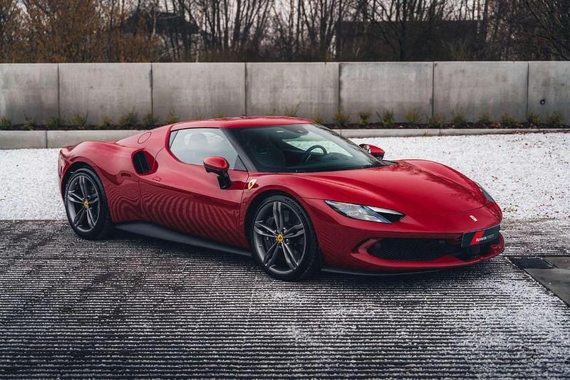 Gebraucht Ferrari 296 829 PS (609 kW) 2024 Rot