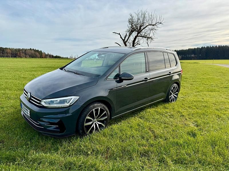 Grau Gebraucht 2017 VW Touran Van / Kleinbus | 19.900 € (Guter Preis) - Bild 1/4