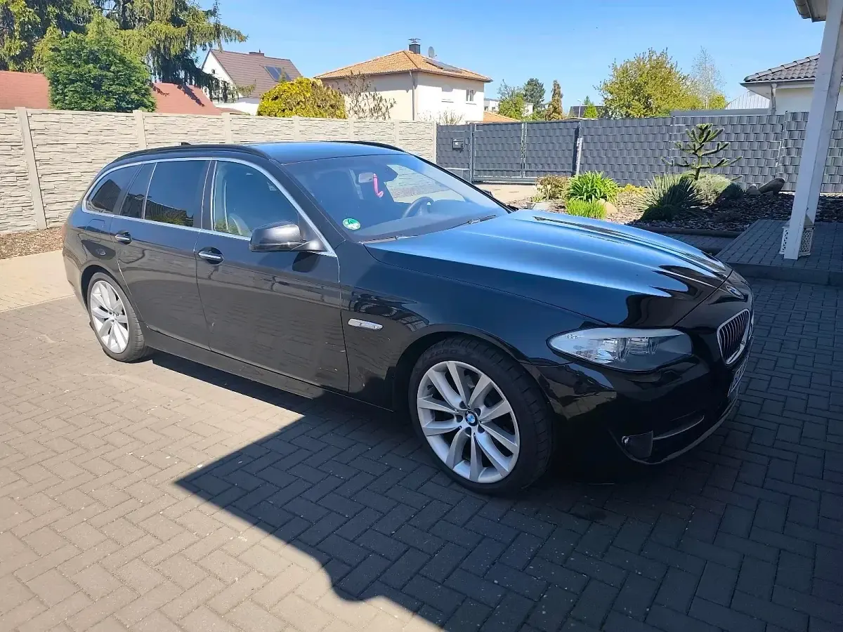 Second-hand BMW 520 184 CP (135 kW) 2012 Negru Break