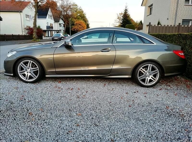 Braun Gebraucht 2010 Mercedes E250 AMG Coupé | 11.900 € (Guter Preis) - Bild 1/4