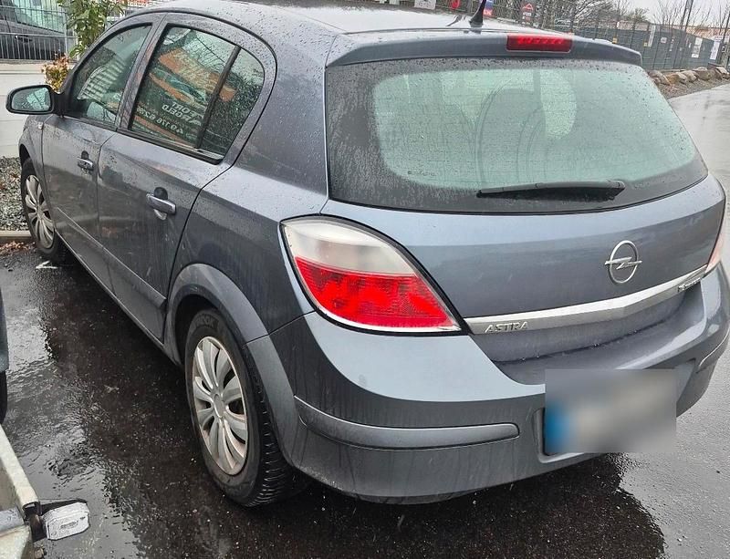 Gebraucht Opel Astra 105 PS (77 kW) 2004 Limousine