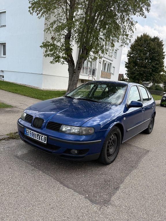 Blau Gebraucht 2001 Seat Leon Sport Limousine | 2.300 € (Fairer Preis) - Bild 1/4