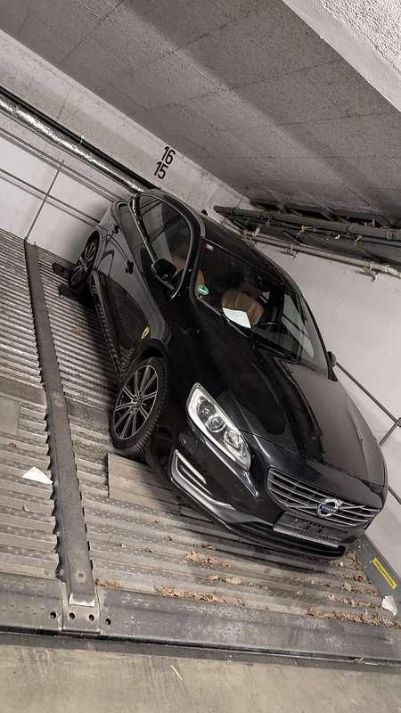 Gebraucht Volvo V60 Summum 181 PS (133 kW) 2014 Schwarz Kombi