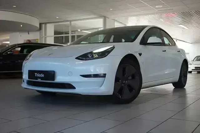 Usado Tesla Model 3 Standard Range 366 kW (498 CV) 2021 Negro Berlina