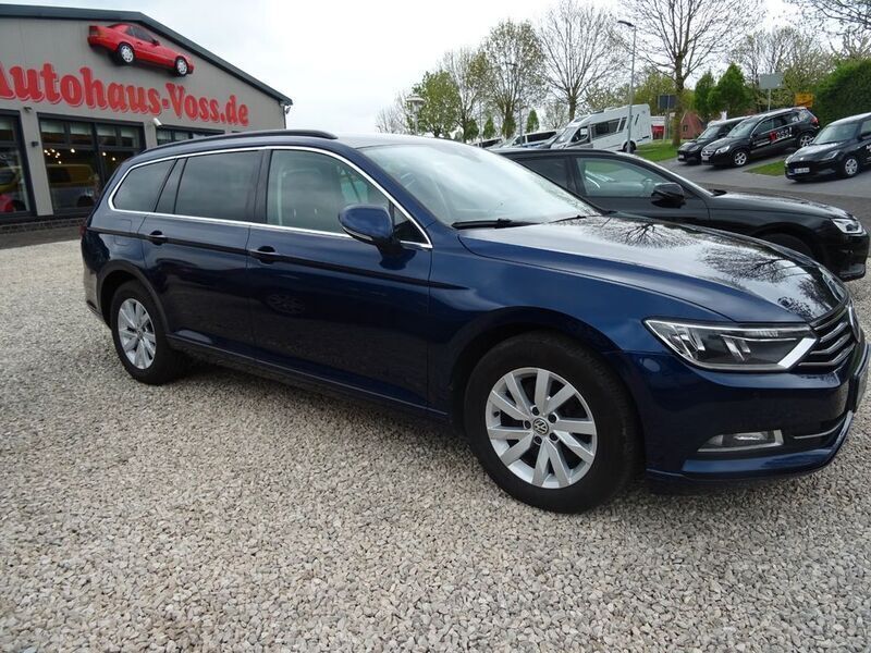 Blau Gebraucht 2018 VW Passat Comfortline Kombi | 13.999 € (Fairer Preis) - Bild 1/4