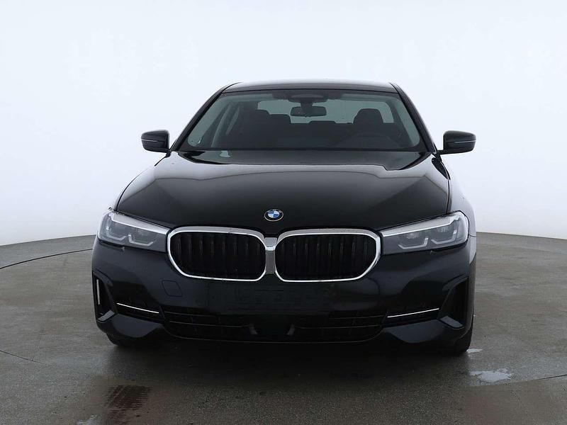 Gebraucht BMW 520 190 PS (139 kW) 2022 Black sapphire metallic Limousine