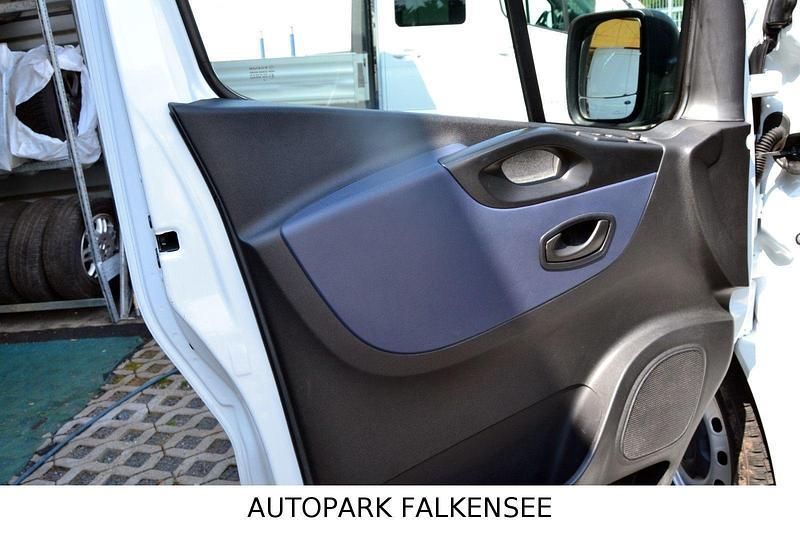 Gebraucht Opel Vivaro 120 PS (88 kW) 2017 Weiß Van / Kleinbus