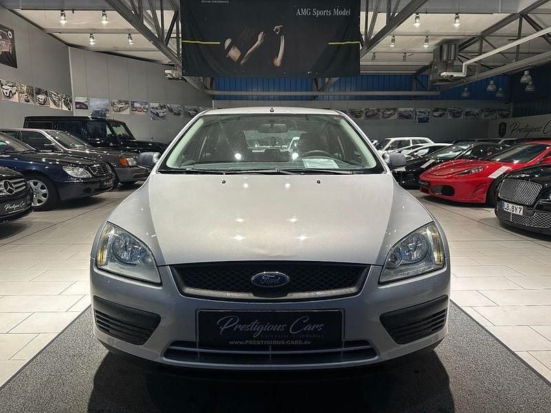 Gebraucht Ford Focus Trend 101 PS (74 kW) 2005 Silber Limousine