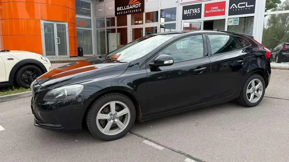 Gebraucht Volvo V40 You! 120 PS (88 kW) 2014 Schwarz Kombi