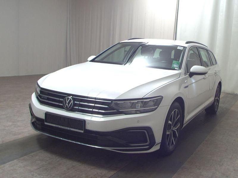 Gebraucht VW Passat 218 PS (160 kW) 2021 Pure white Kombi