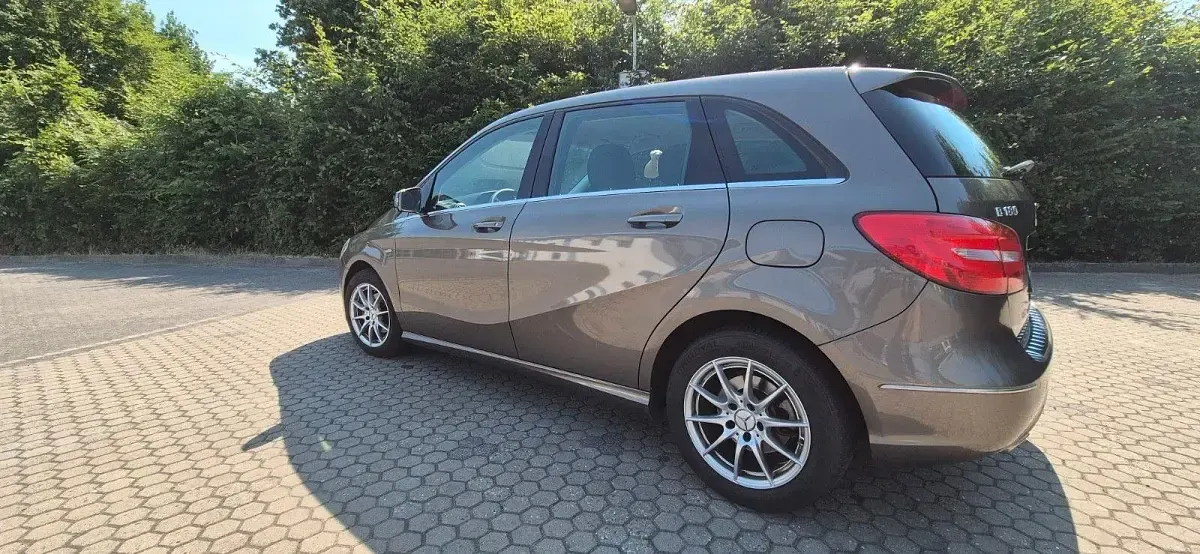 Gebraucht Mercedes B180 122 PS (89 kW) 2012 Grau Kleinwagen