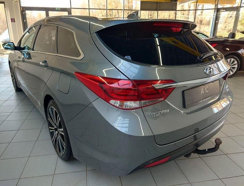 Gebraucht Hyundai i40 Style 141 PS (103 kW) 2017 Grau Kombi