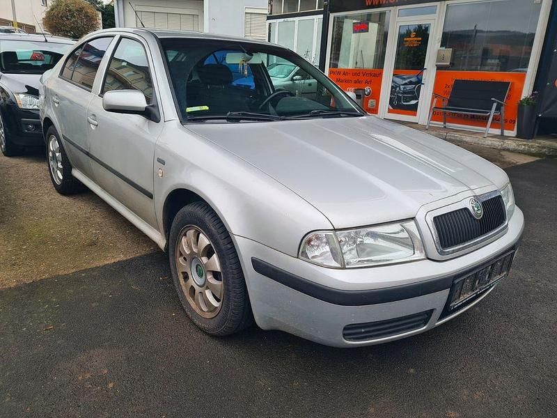 Silber Gebraucht 2004 Skoda Octavia Selection Limousine | 1.999 € (Guter Preis) - Bild 1/2